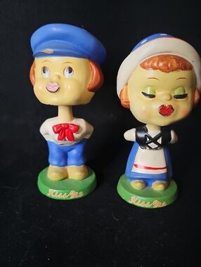 Vintage Japan  Kissing Bobblehead Figurine Set - Blue and White Characters